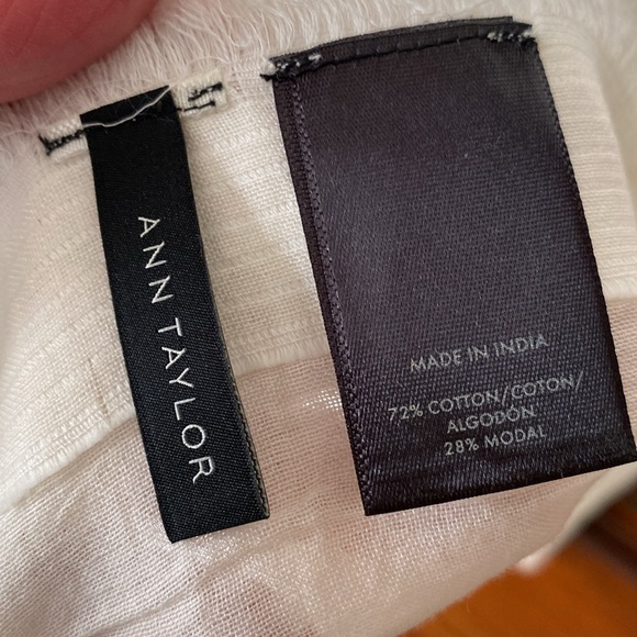 Ann Taylor off-white floral patterned scarf - Picture 5 of 6